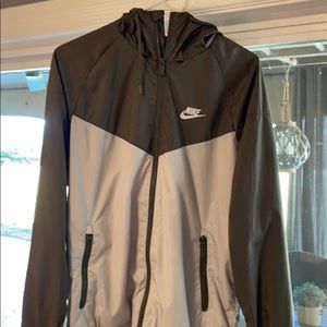 Nike windbreaker size small